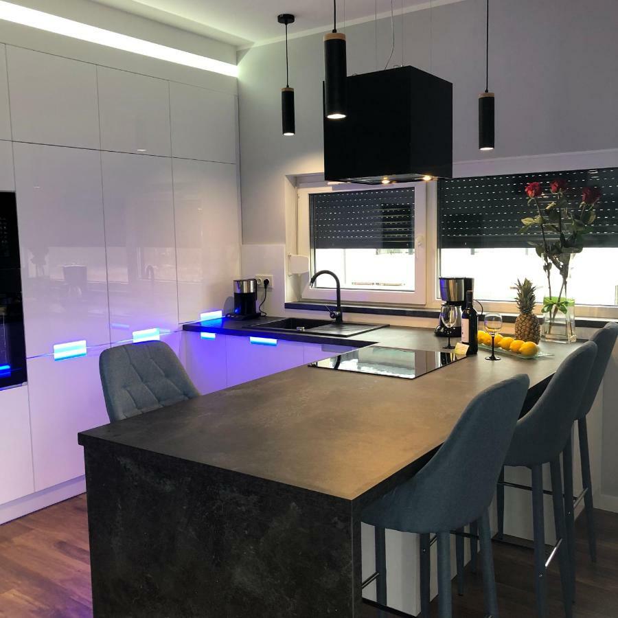 Apartament W Cieplicach Perfekt Jelenia Gora Bagian luar foto
